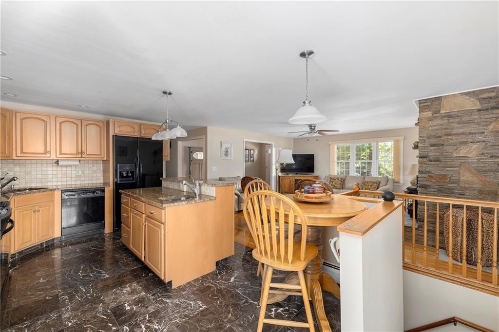 246 Old River Road, Lincoln