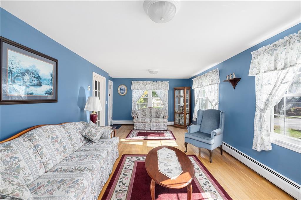 246 Old River Road, Lincoln