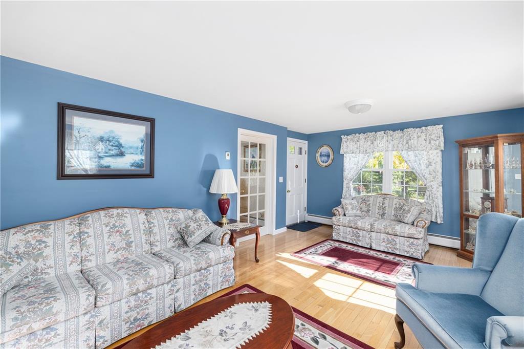 246 Old River Road, Lincoln