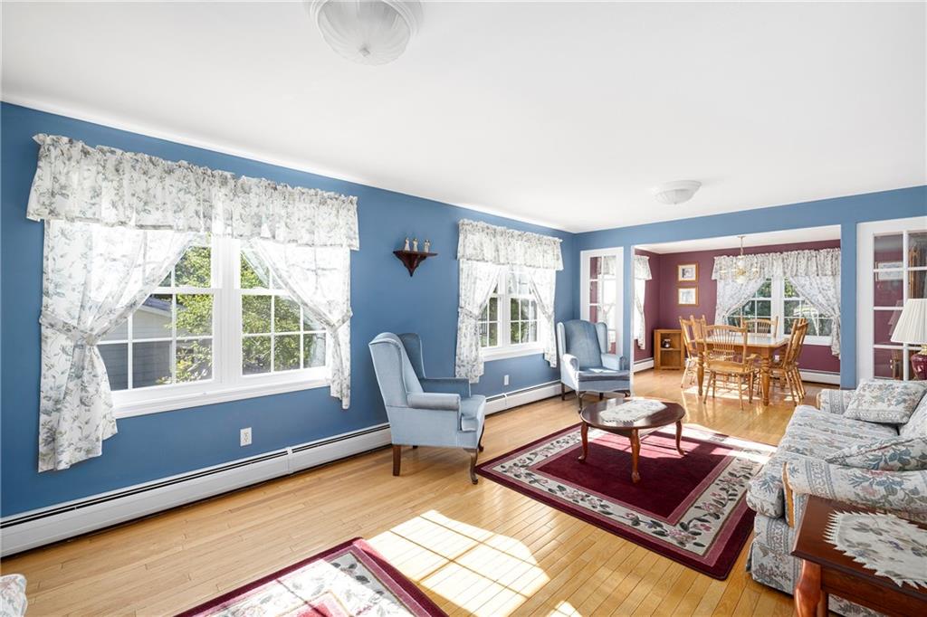 246 Old River Road, Lincoln