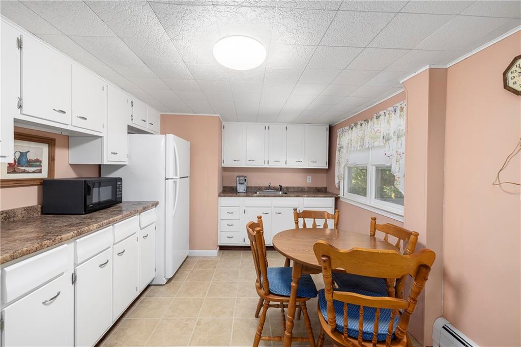 246 Old River Road, Lincoln