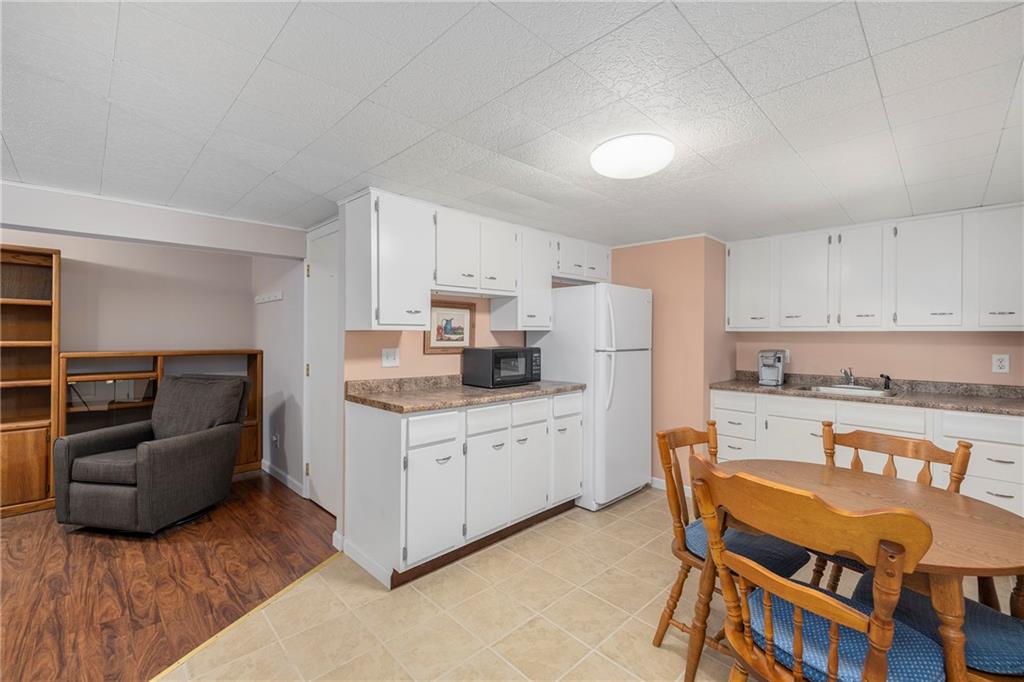 246 Old River Road, Lincoln