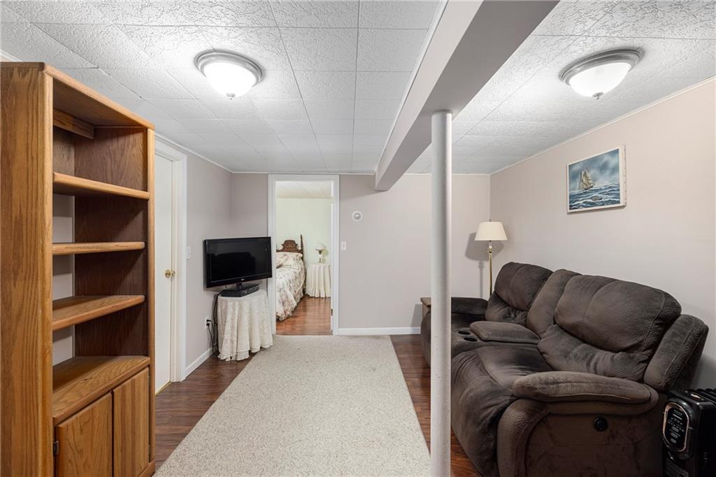 246 Old River Road, Lincoln