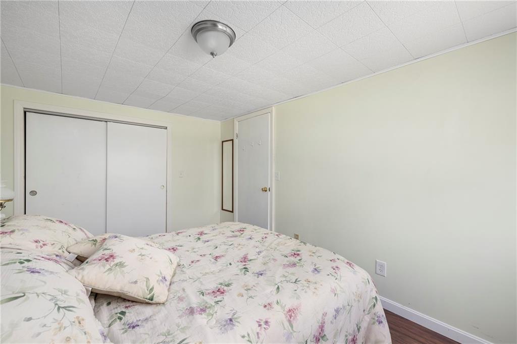 246 Old River Road, Lincoln