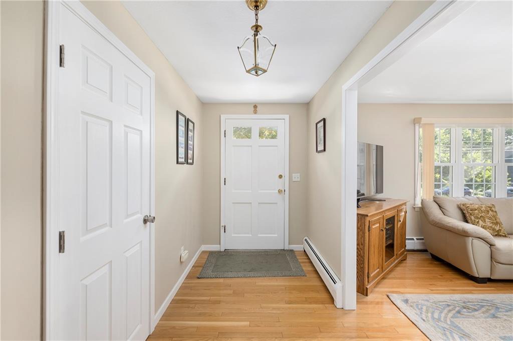 246 Old River Road, Lincoln