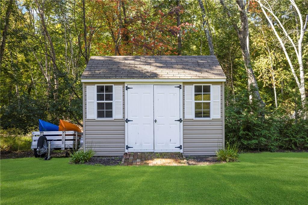 246 Old River Road, Lincoln