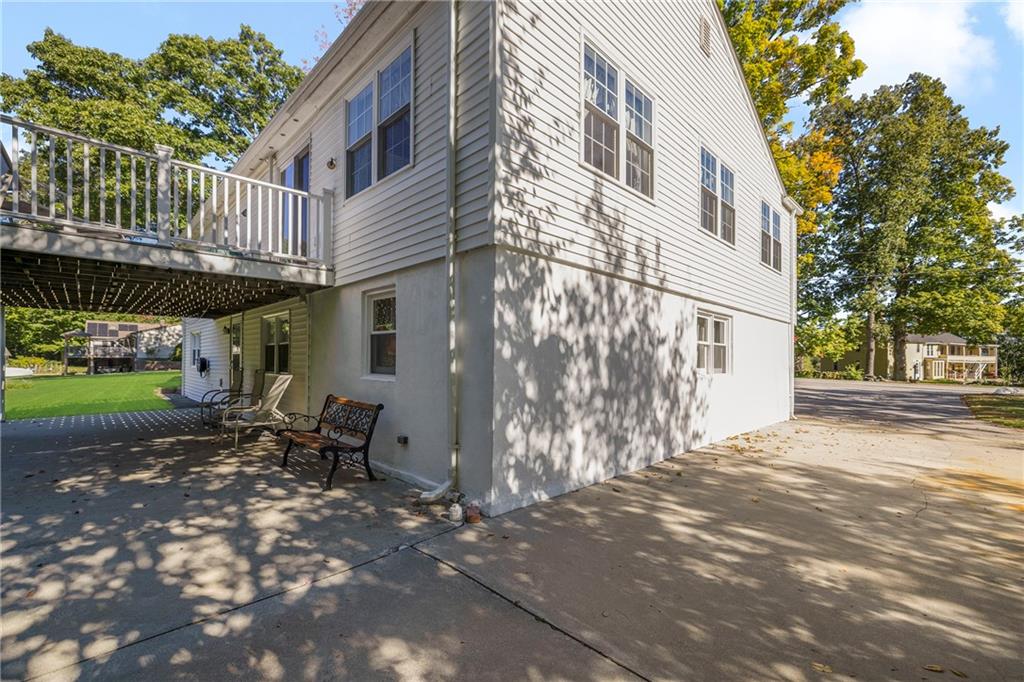 246 Old River Road, Lincoln
