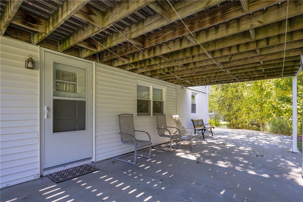 246 Old River Road, Lincoln
