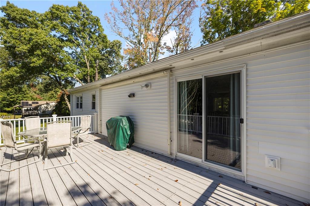 246 Old River Road, Lincoln