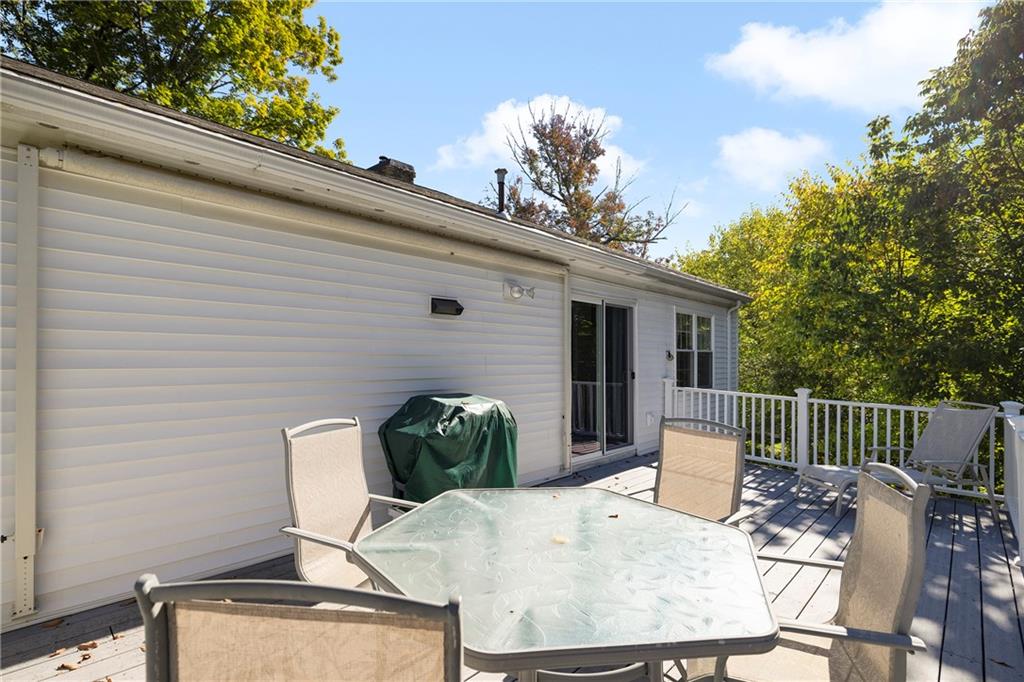 246 Old River Road, Lincoln