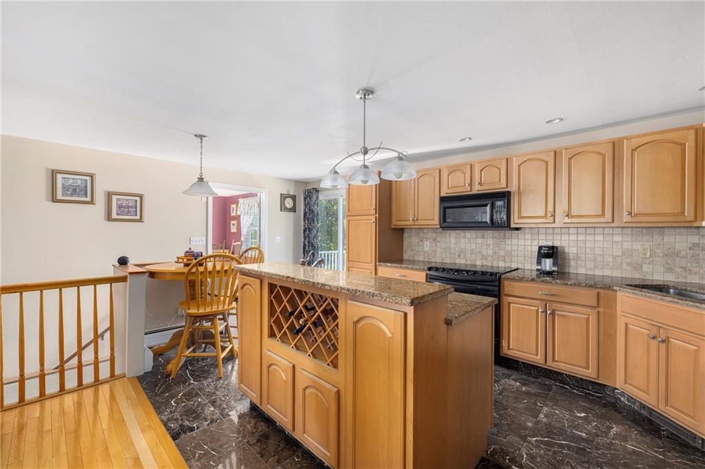 246 Old River Road, Lincoln