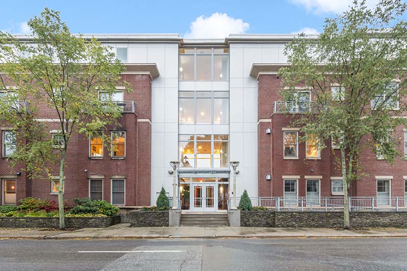 KEVIN FOX AND KIRA GREENE OF COMPASS PROVIDENCE SELL  LUXURY EAST SIDE CONDOMINIUM FOR $1,645,000