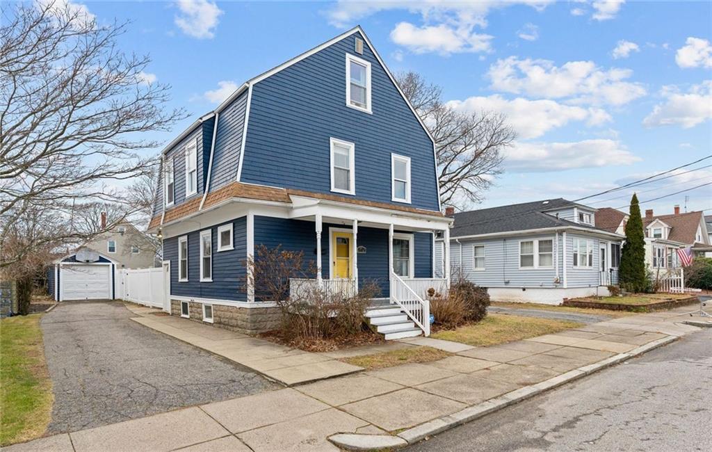 112 W Lawn Avenue, Pawtucket