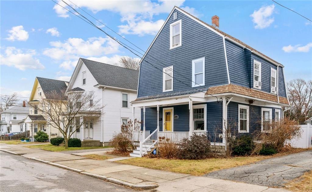 112 W Lawn Avenue, Pawtucket