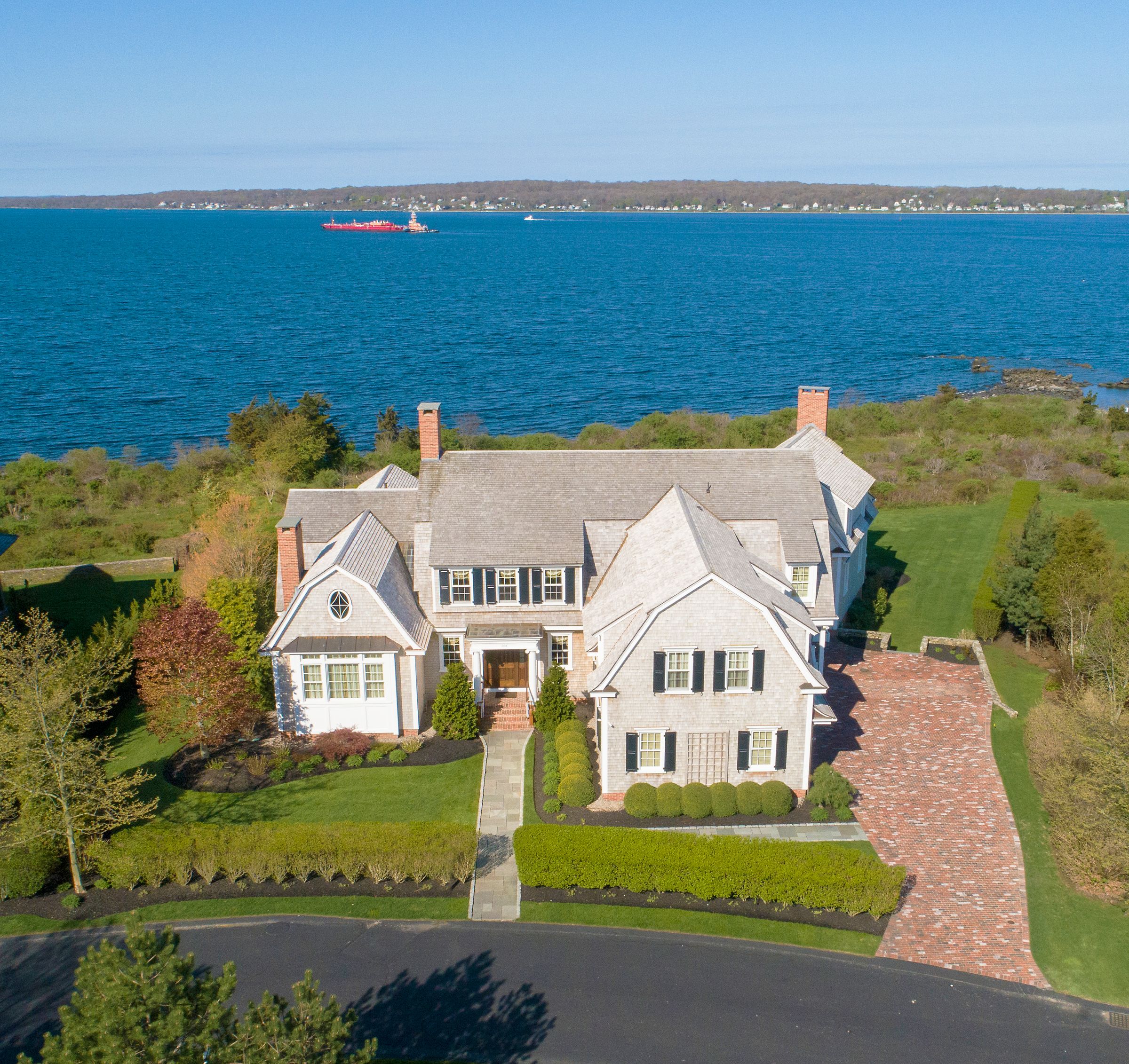 Wow House: 284 Carnegie Harbor Drive In Portsmouth, Rhode Island