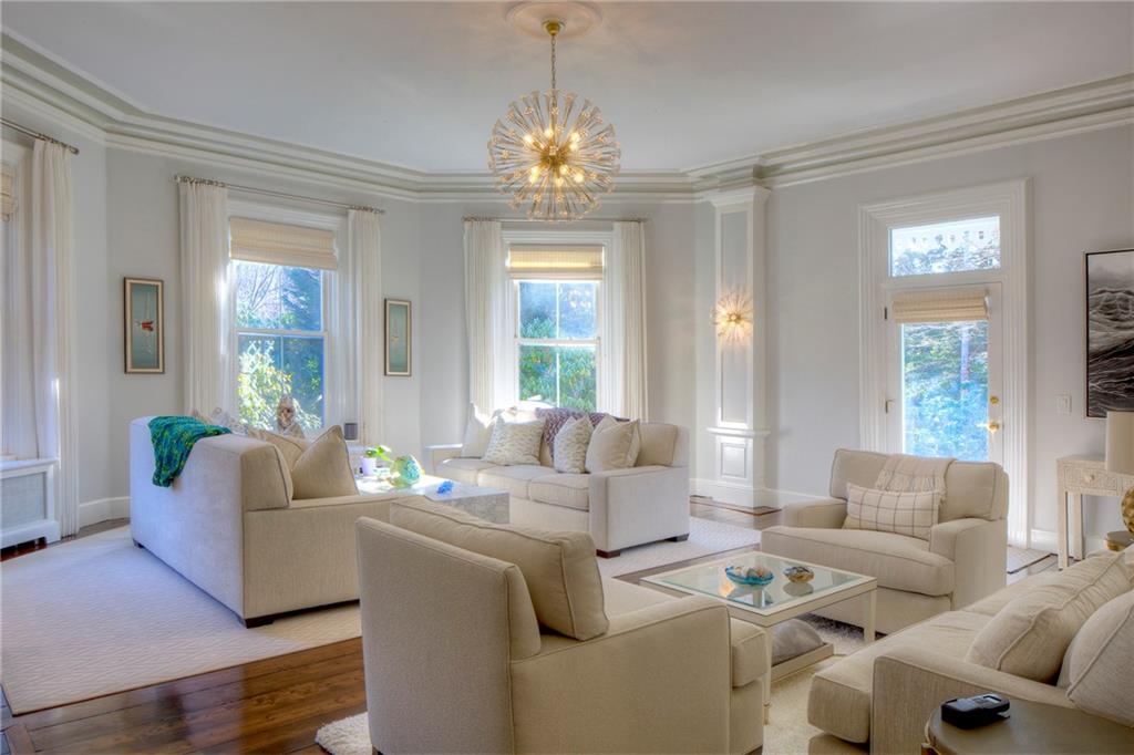 437 Bellevue Avenue, Newport