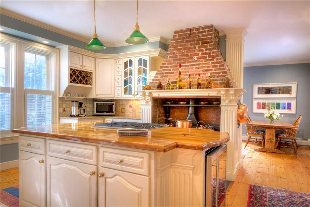 437 Bellevue Avenue, Newport