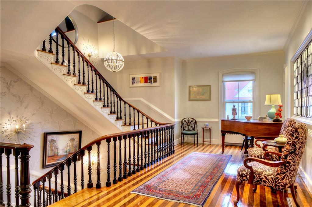 437 Bellevue Avenue, Newport