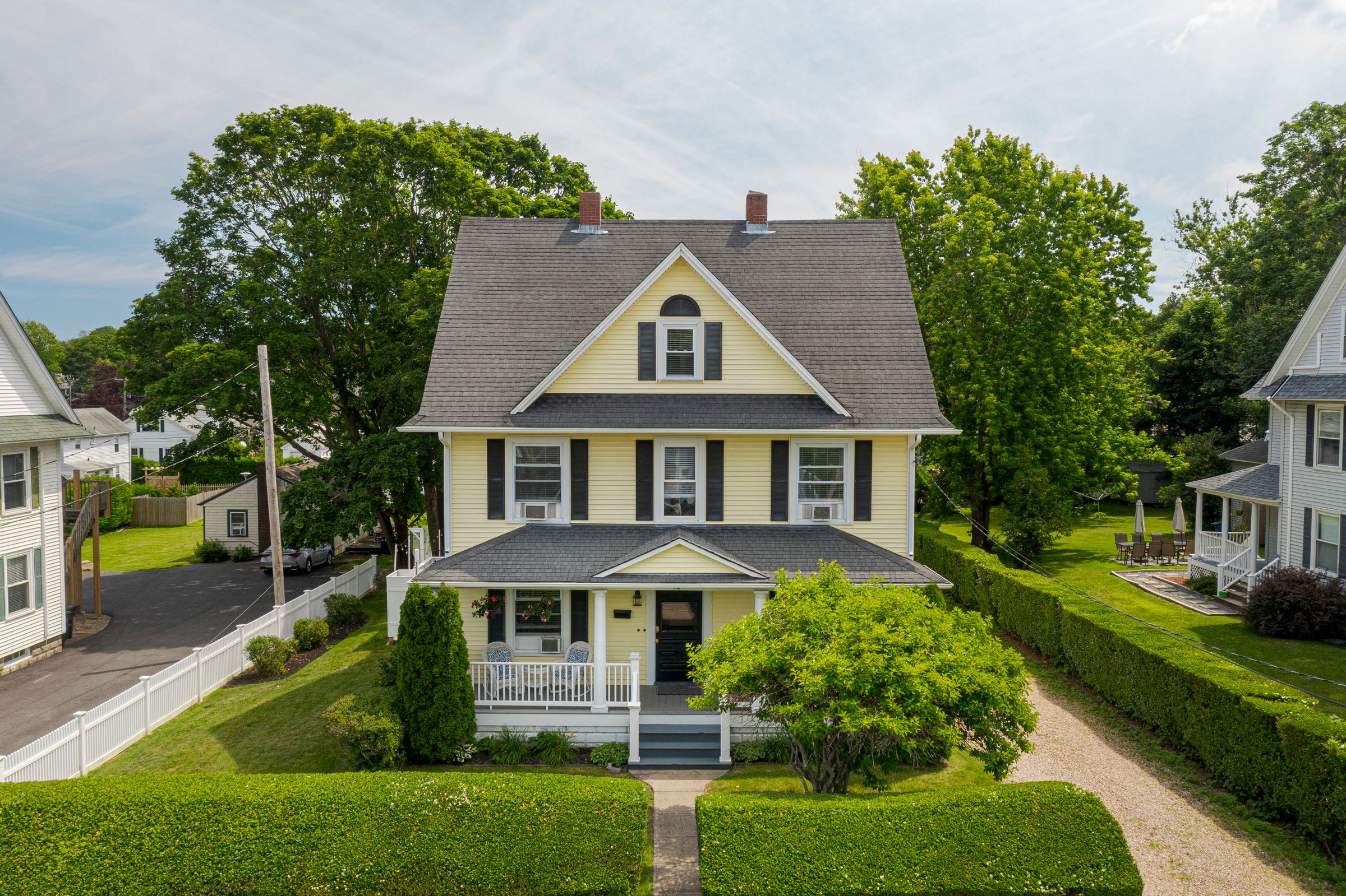 Wow House: 52 Narragansett Avenue In Narragansett, Rhode Island