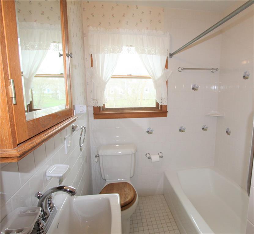78 Jo Anne Avenue, Portsmouth