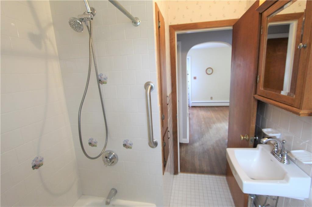78 Jo Anne Avenue, Portsmouth