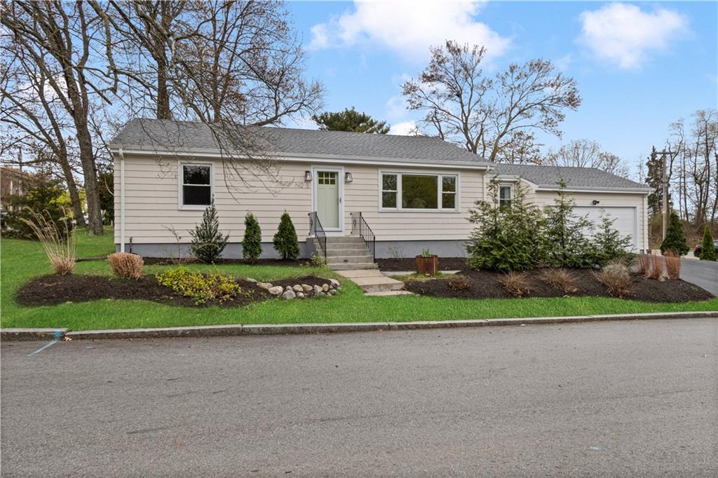 5 Interlocken Road, East Providence