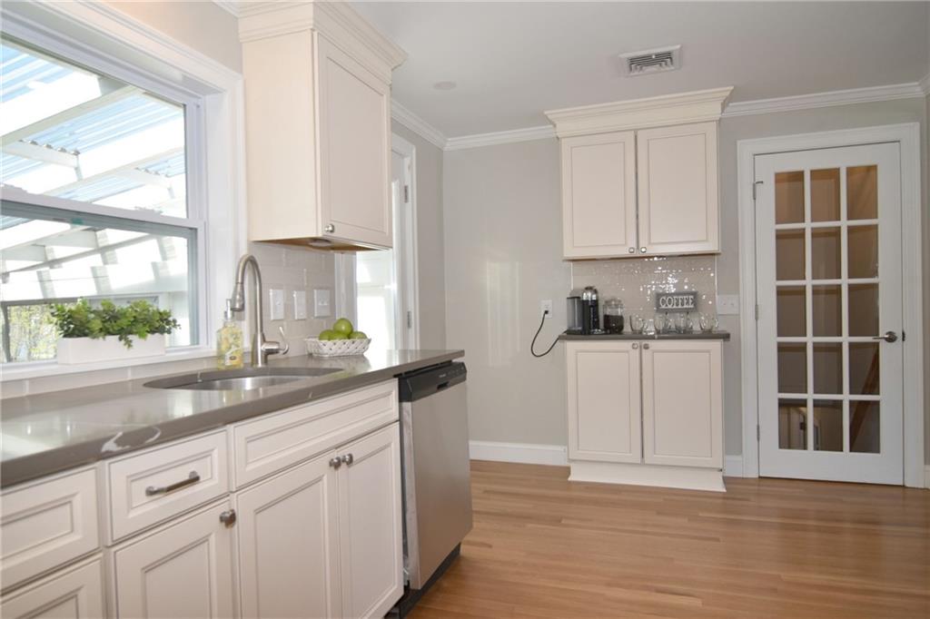 260 Garden Hills Drive, Cranston, RI 02920 MLS 1333421 Lila Delman