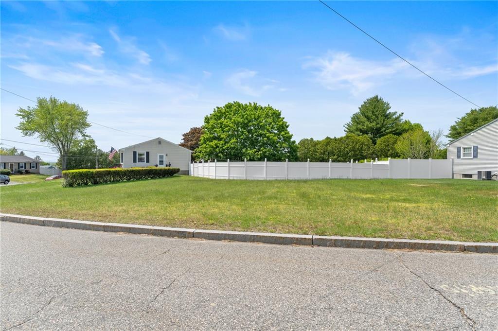 50 Country Road, Woonsocket