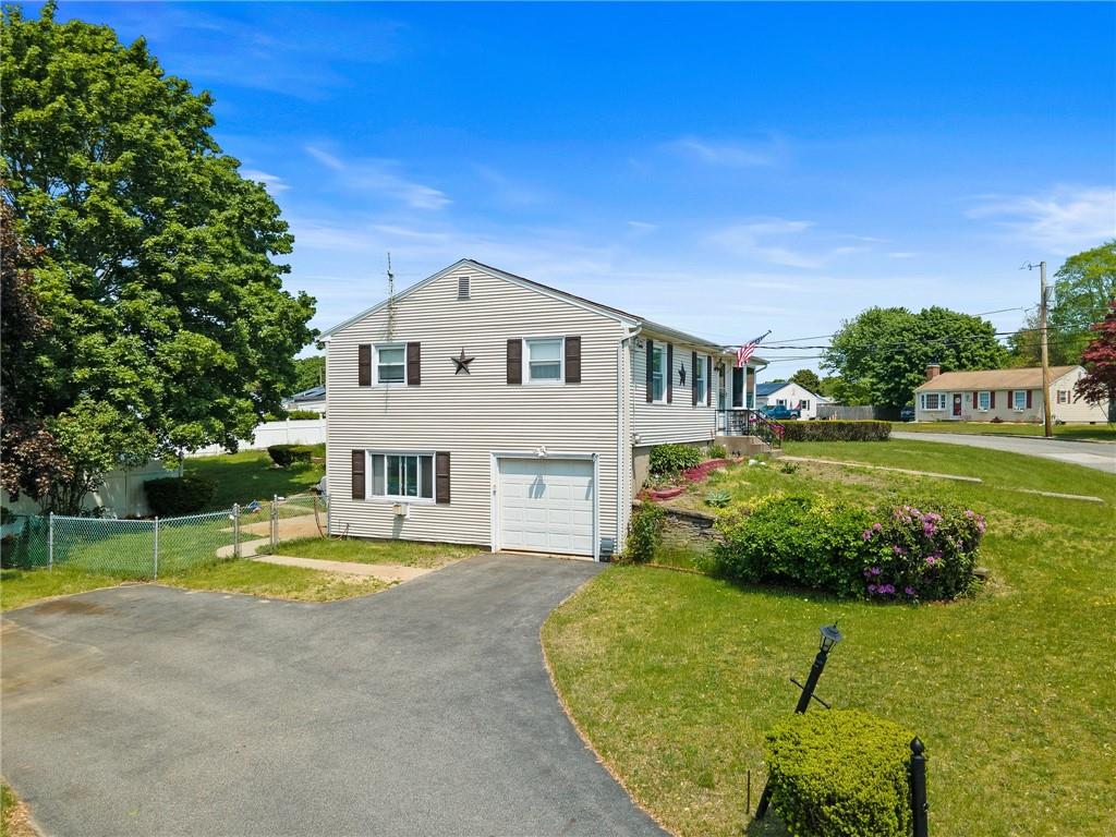 50 Country Road, Woonsocket