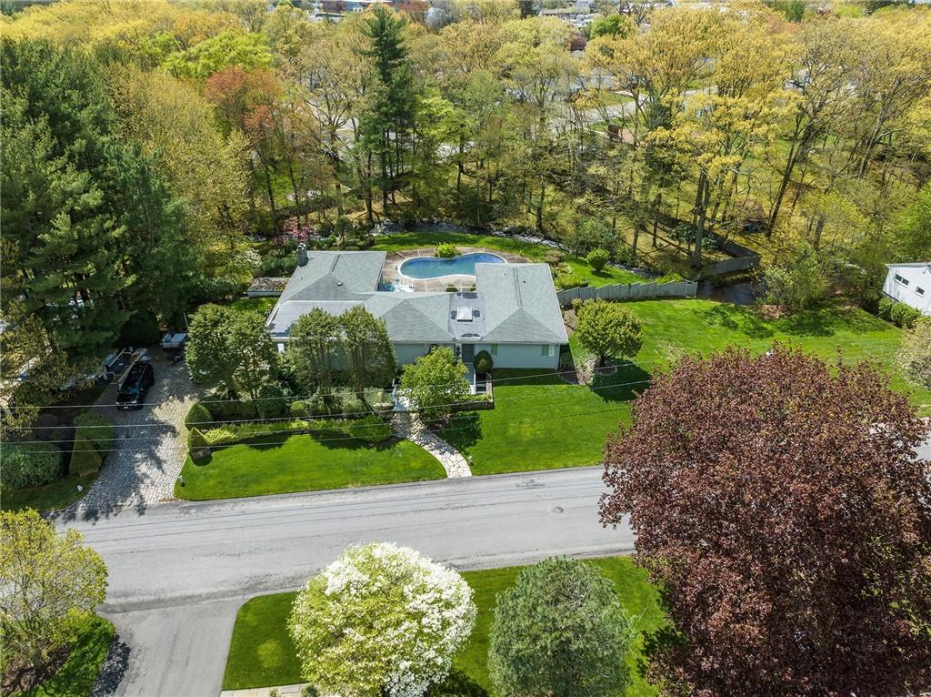 14 Countryside Drive, North Providence
