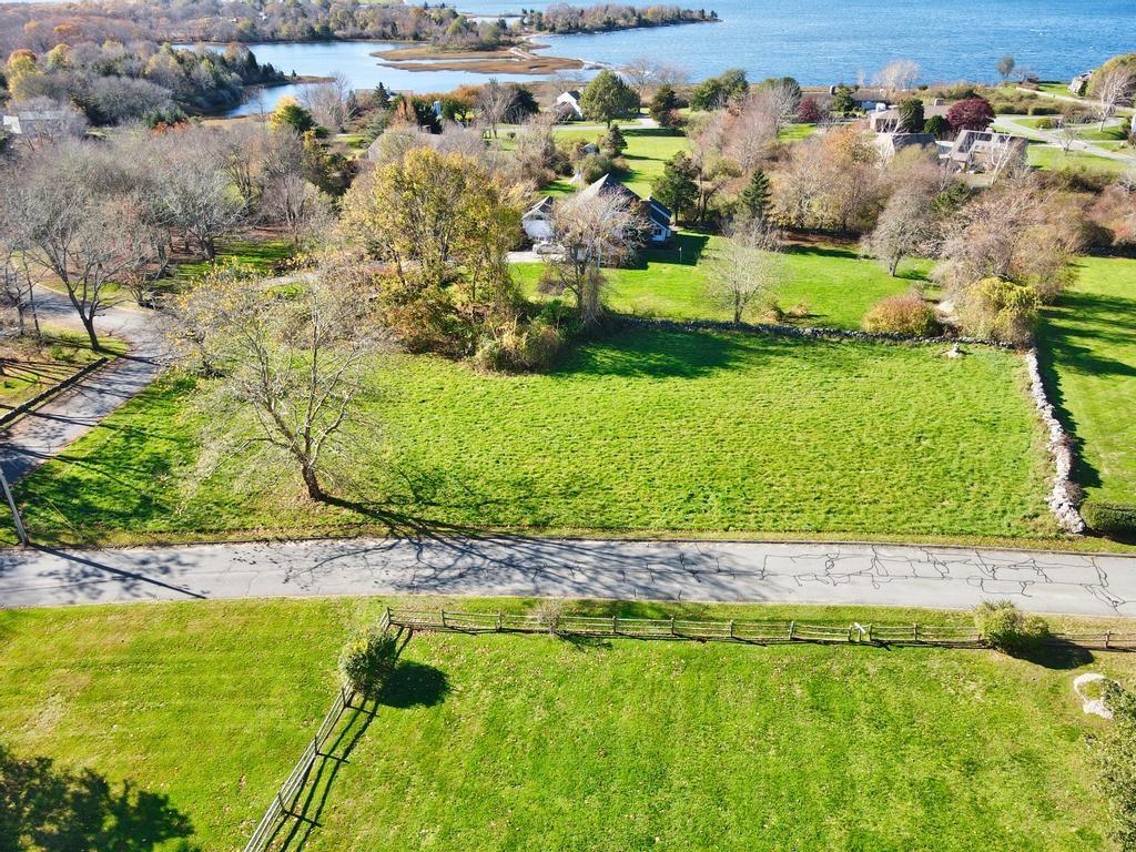 95 Indian Point Road, Tiverton