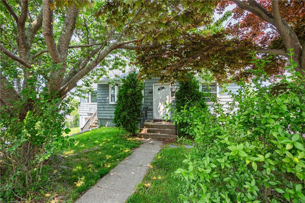 181 Maple Avenue, Middletown