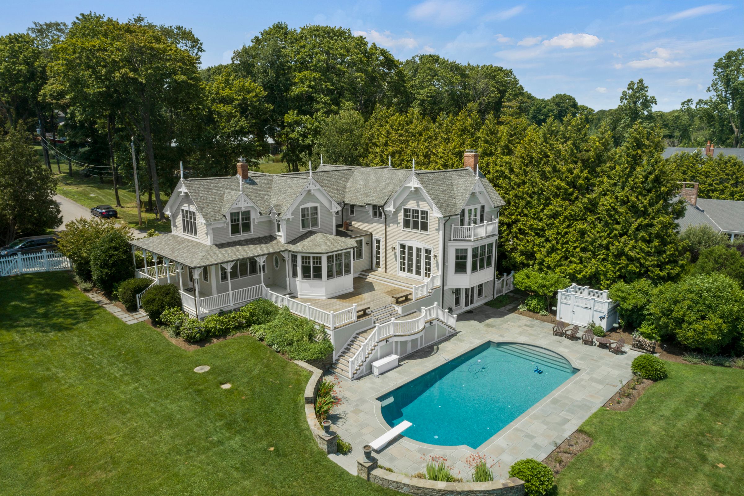 ‘Bayview’ On Orient Avenue In Jamestown Sells For 5.075 Million Lila