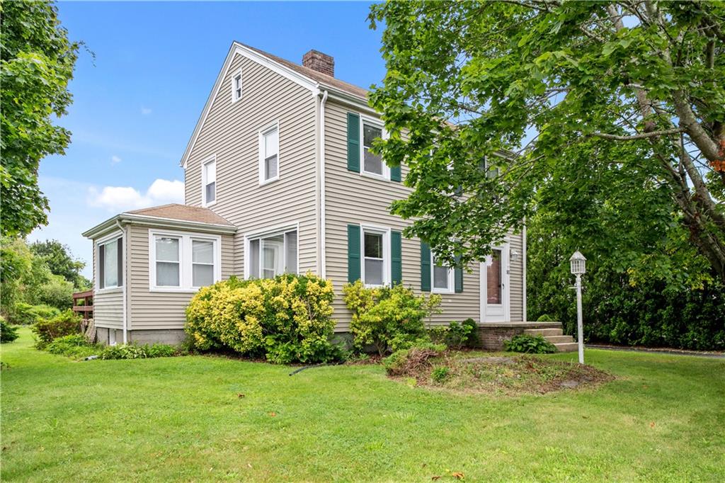 93 Third Beach Road, Middletown