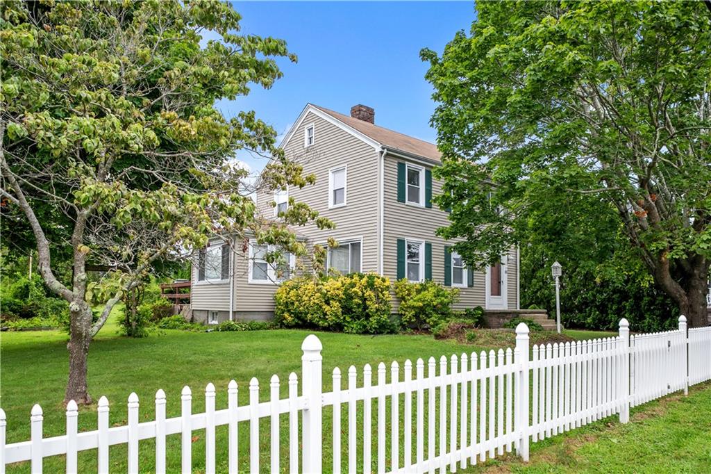 93 Third Beach Road, Middletown