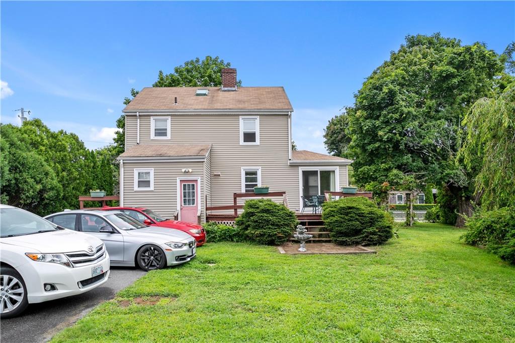 93 Third Beach Road, Middletown