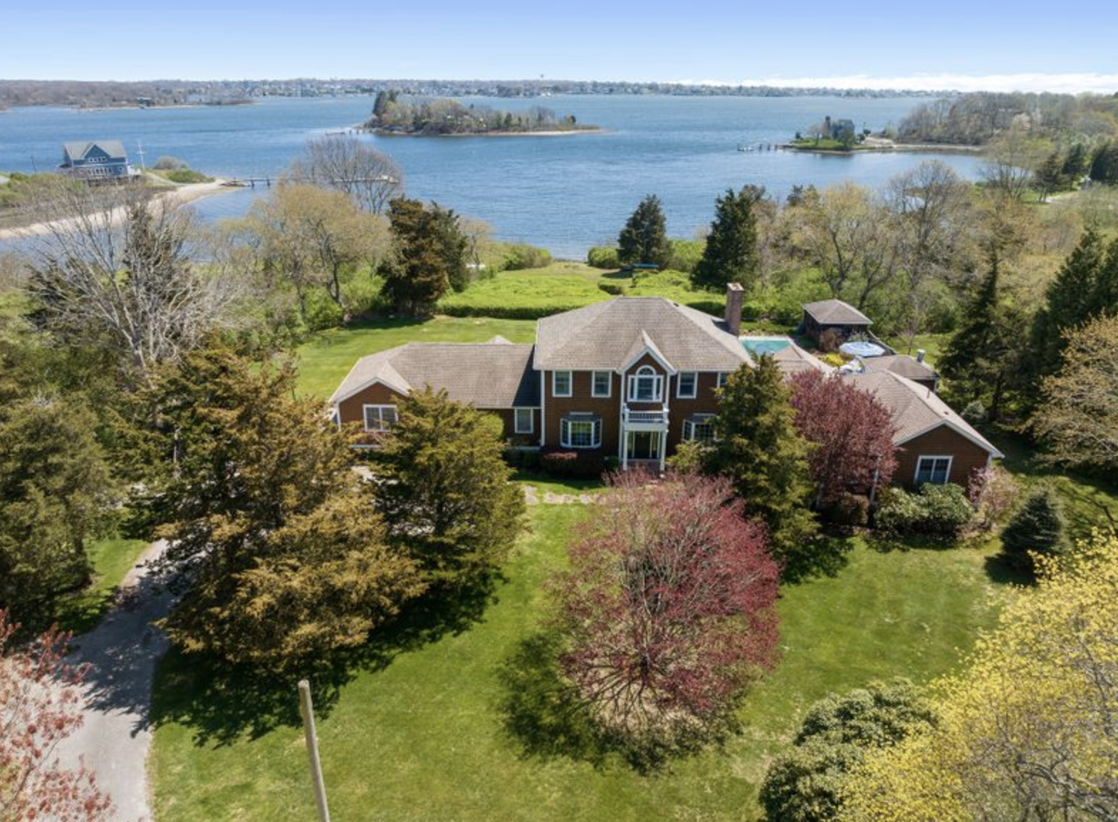DEBBIE WILSON OF LILA DELMAN COMPASS SELLS WATERFRONT HOME IN  SOUTH KINGSTOWN MARKING HIGHEST SALE IN MUNICIPALITY THIS YEAR.