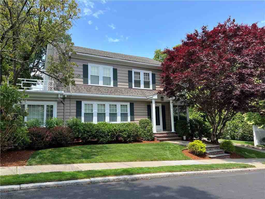 KEVIN FOX & KIRA GREENE OF COMPASS SELL  EAST SIDE COLONIAL FOR $1,050,000