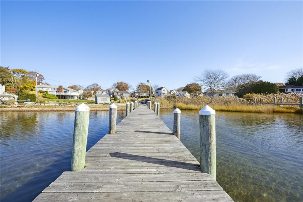 64 Beach Plum Road, Narragansett