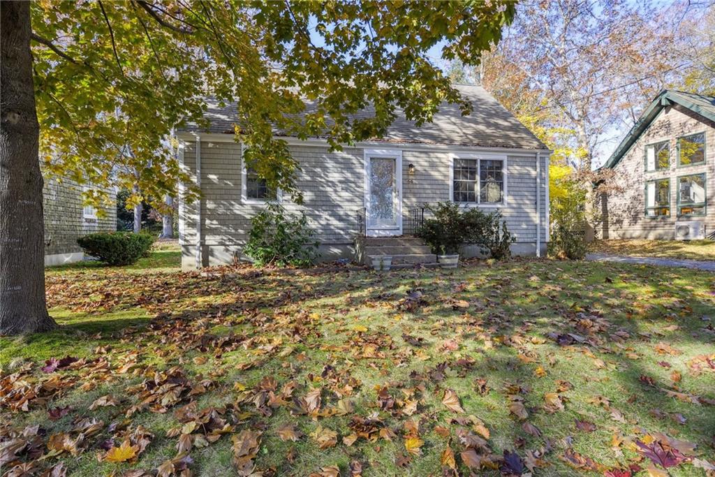 64 Beach Plum Road, Narragansett