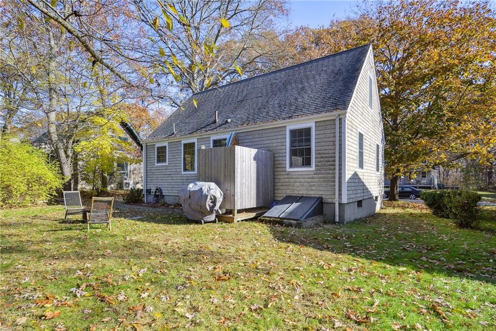 64 Beach Plum Road, Narragansett