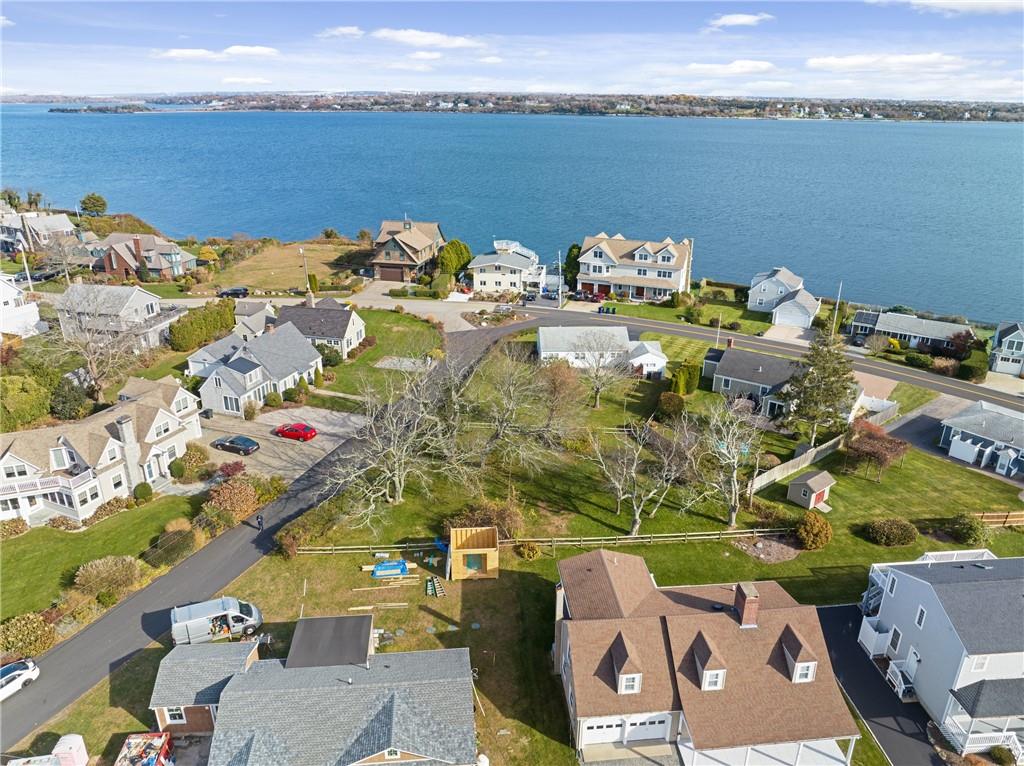 21 Namcook Road, Narragansett