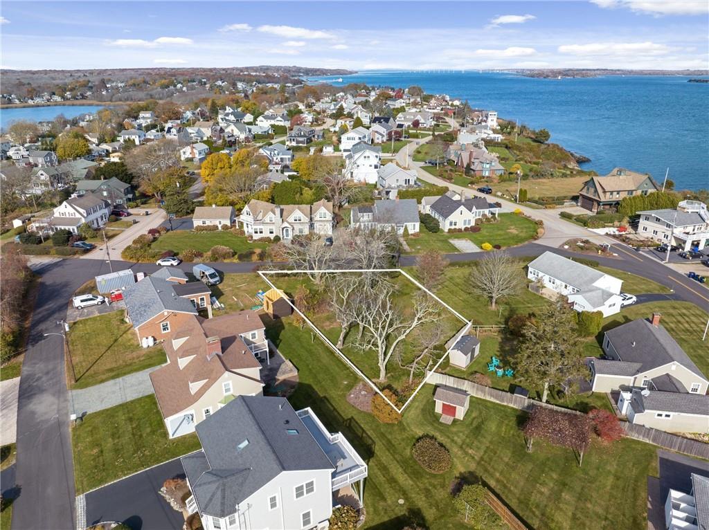 21 Namcook Road, Narragansett