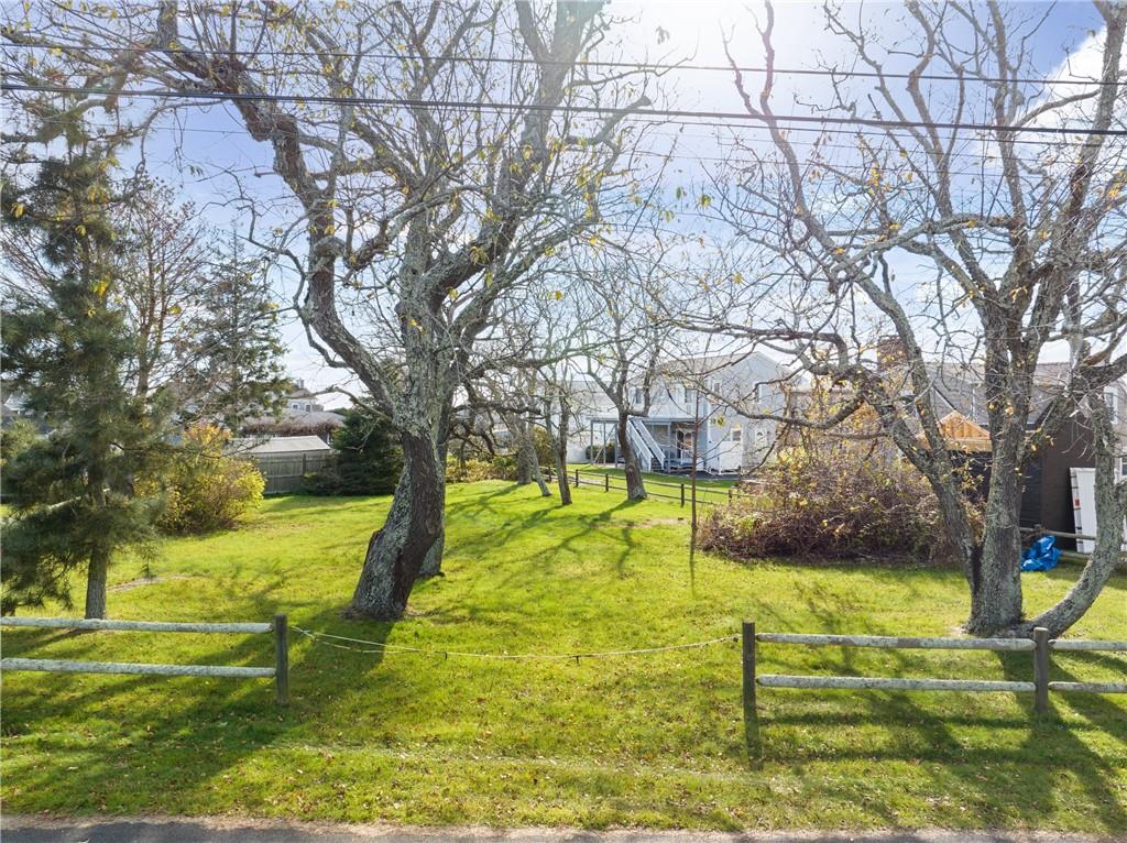 21 Namcook Road, Narragansett