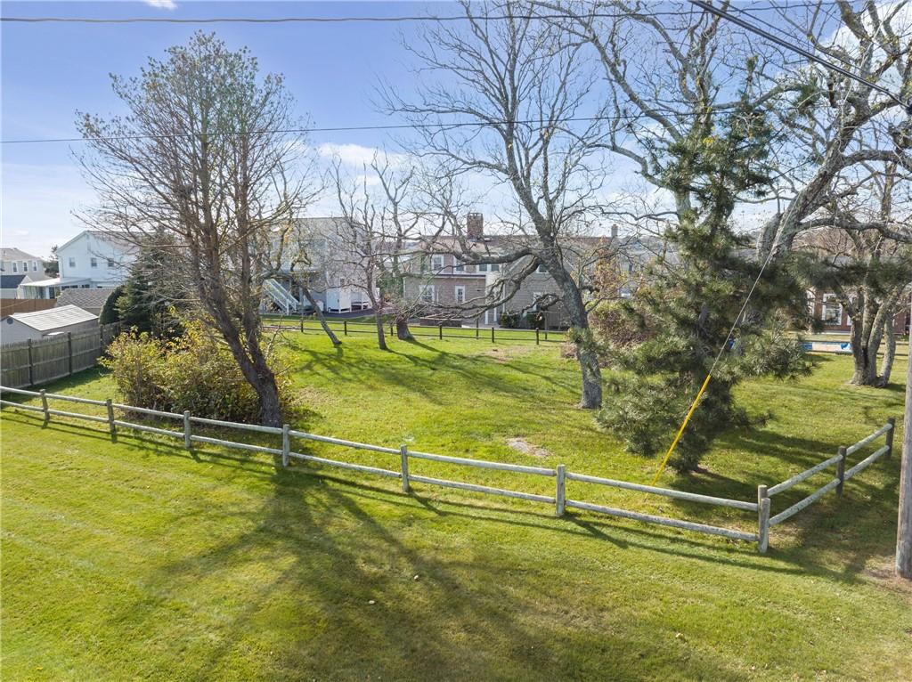 21 Namcook Road, Narragansett