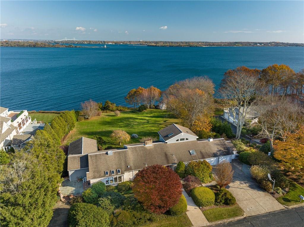 19 Searidge Drive, Narragansett