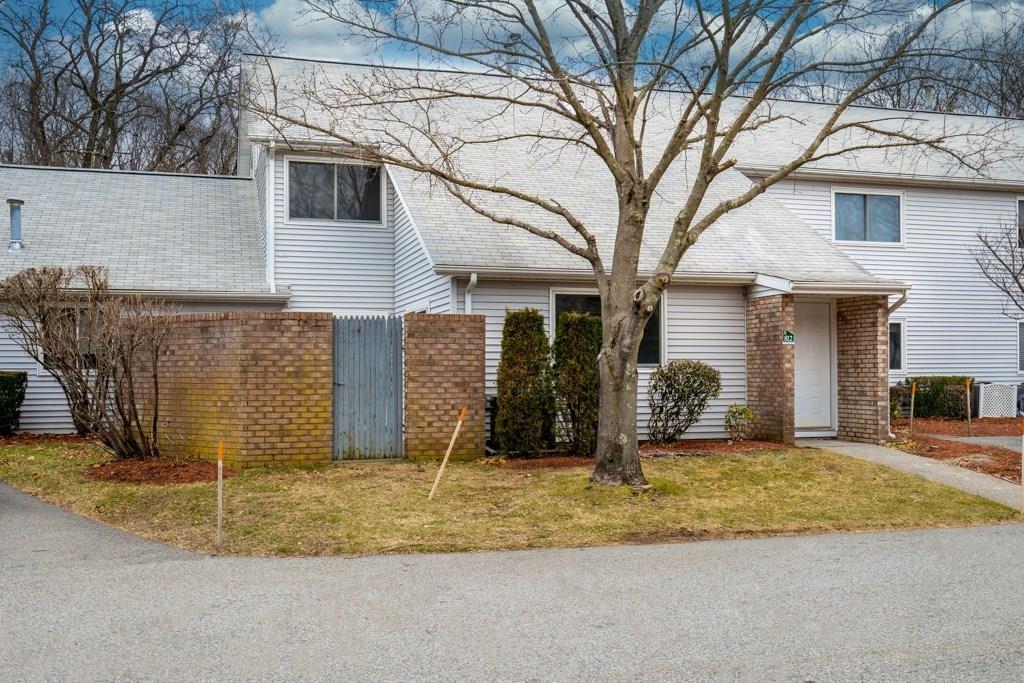 812 Williamsburg Circle, Warwick