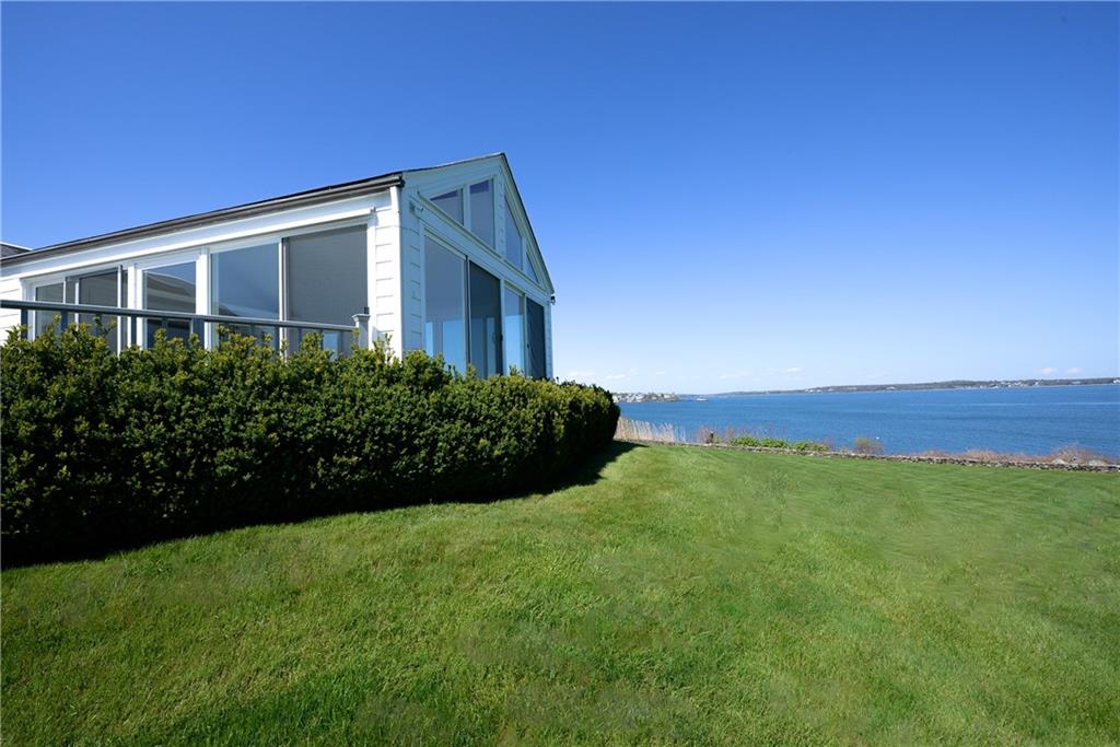 90 North Cliff Drive, Narragansett