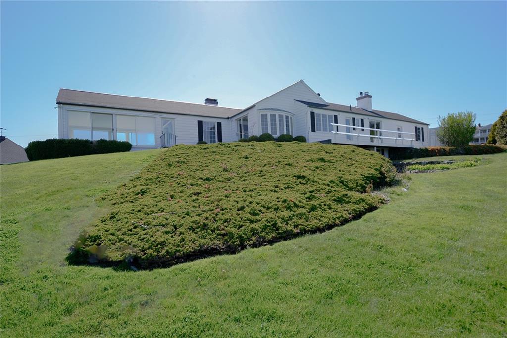 90 North Cliff Drive, Narragansett