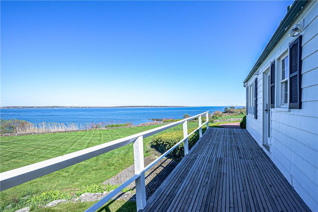 90 North Cliff Drive, Narragansett